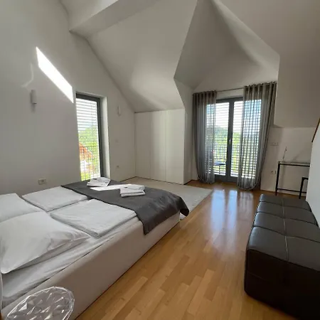 Villa Recica North *